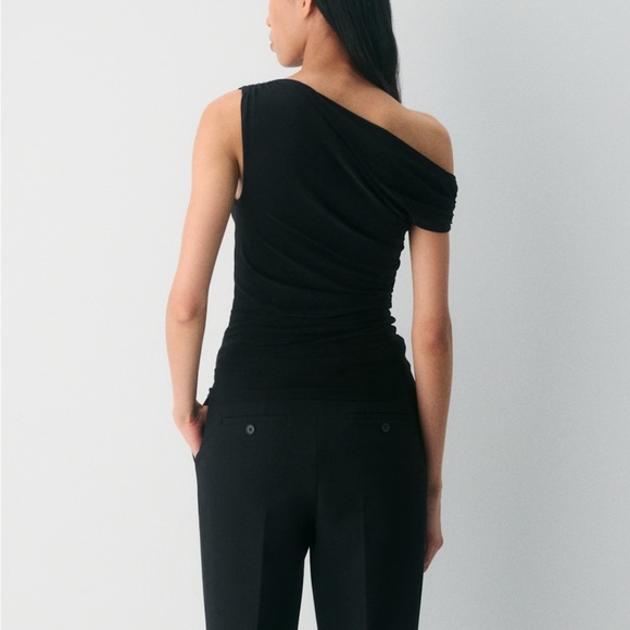 Aritzia Gallery Top - Picture 2 of 6